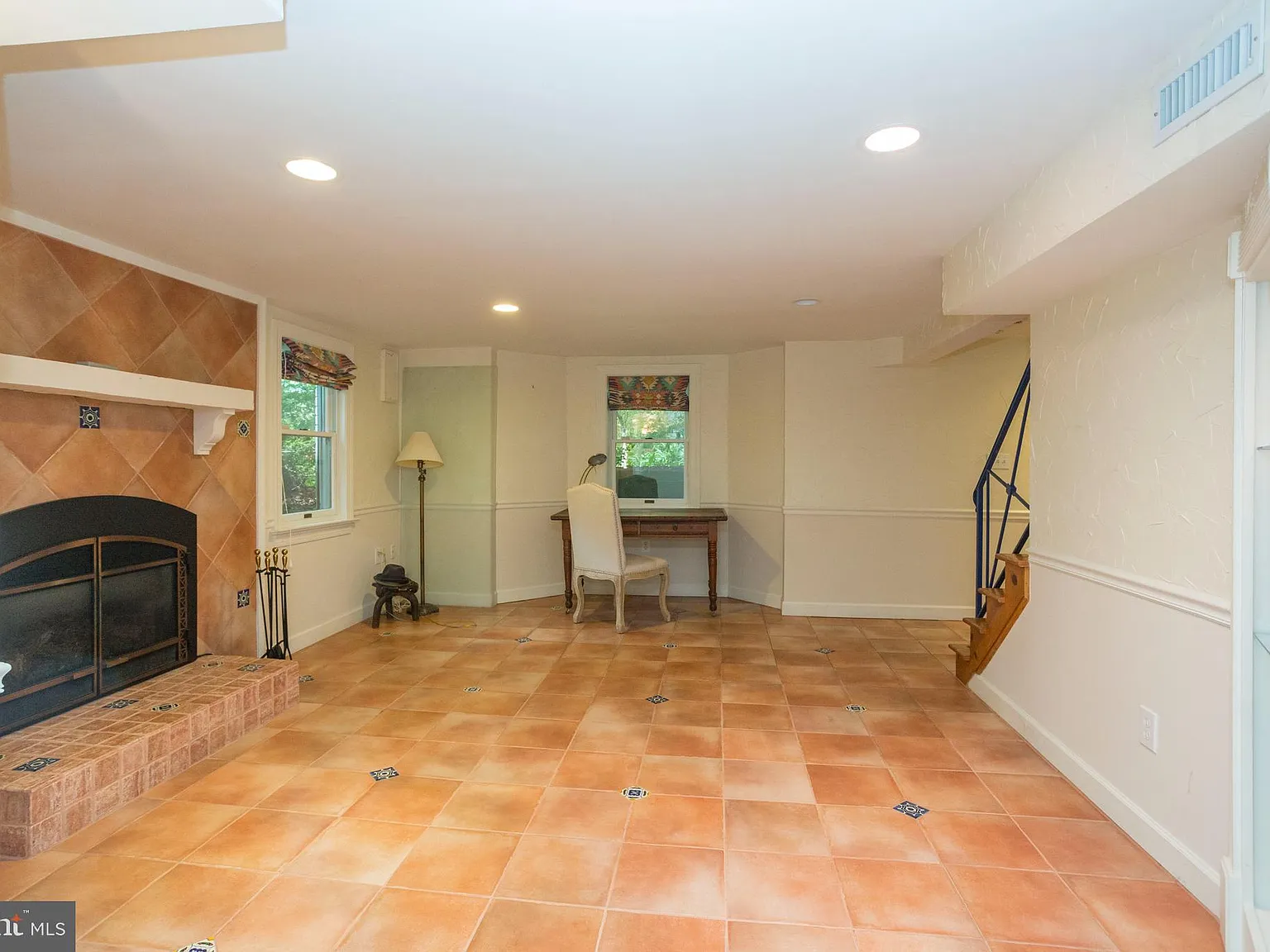 4 bed, 2441 sqft, $4,999 — Photo 4
