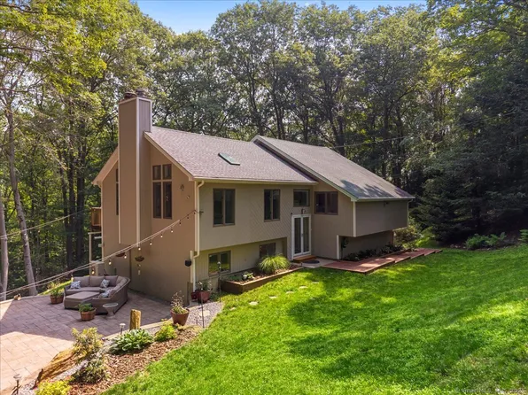 2 Round Hill Road, Shelton, CT 06484