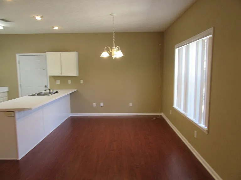 1409 E 14th St — Photo 3