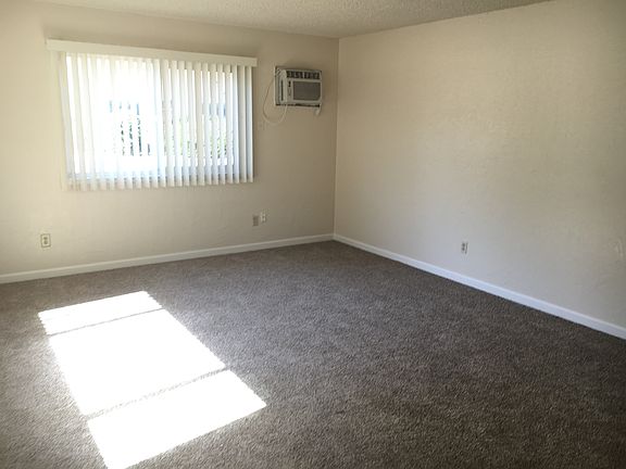 4th image of 4565 Ashcroft Ave