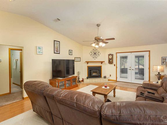 4th image of 6011 E Bay Blvd