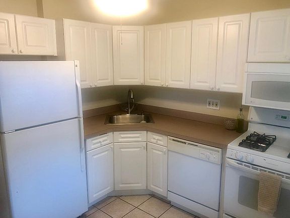 5th image of 7 Dartmouth Ave APT 3A