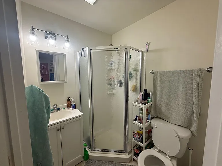 Newly Renovated Temple Apartment — Photo 20