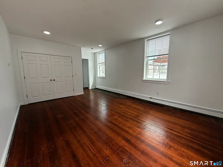 18 Bank St — Photo 14