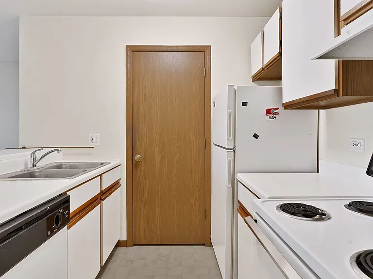 330 Leah Ln #2C — Photo 4
