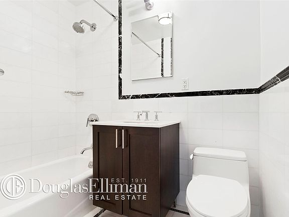 4th image of 210 W 70th St APT 406