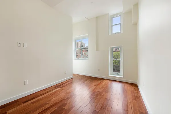 Rented by CORE | media 33