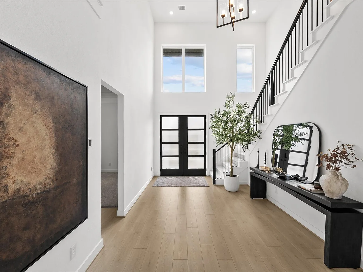 5 bed, 5.0 bath, 3721 sqft, $5,500 — Photo 4