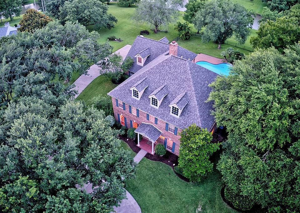 1st image of 4118 Pembrooke Way