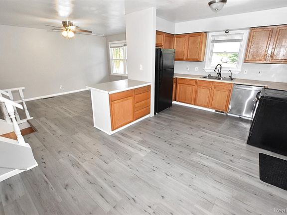 2nd image of 5825 Branch Rd