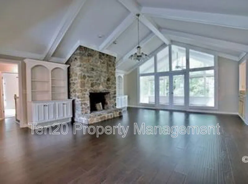 3 bed, 3.0 bath, 2428 sqft, $2,050 — Photo 3
