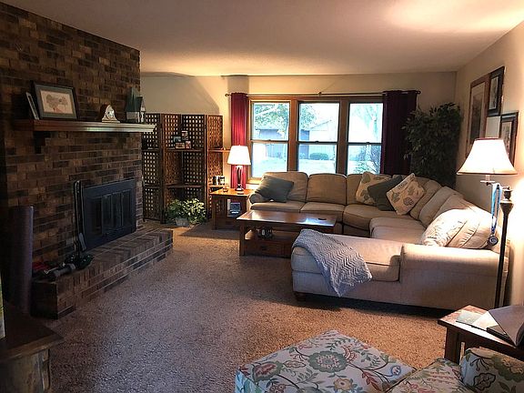 3rd image of 1402 Deerbrook Ct