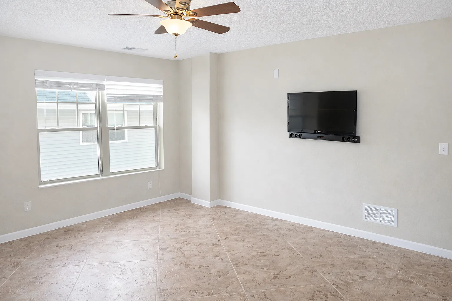 Eagle Crossing Apartments — Photo 4