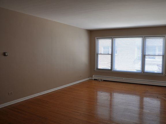 3rd image of 6828 N Northwest Hwy APT 5