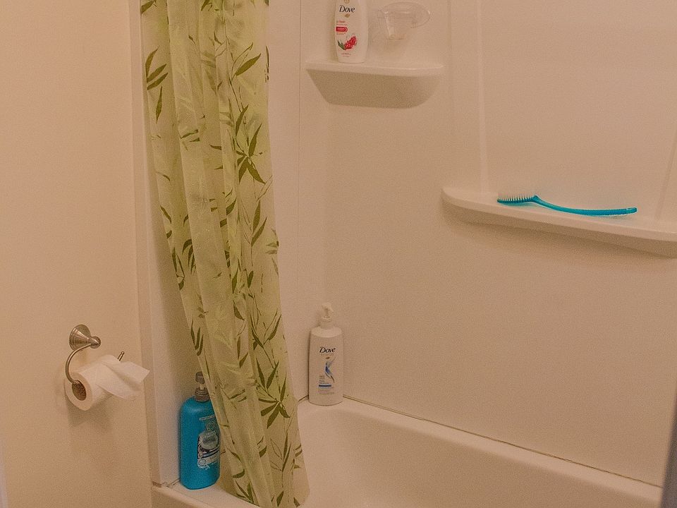 2nd image of 121 Lonsdale St #3