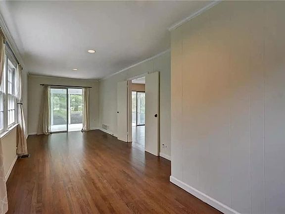 5th image of 11 Fairway Dr