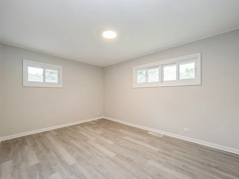 29 S Ash St — Photo 11