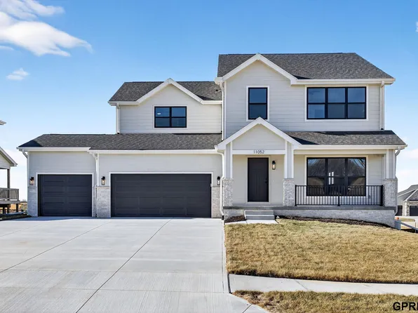 11052 216th Ave, Gretna, NE 68028