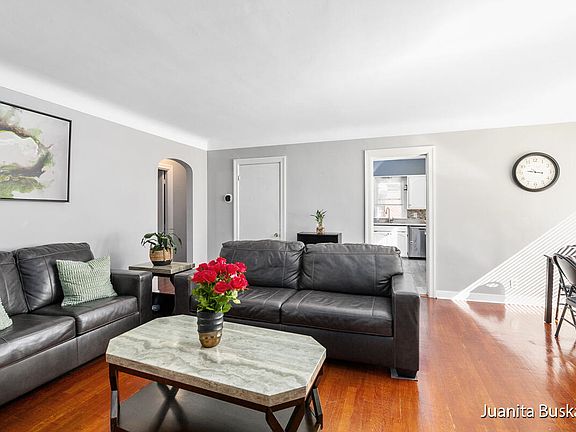 4th image of 1755 Fremont Ave NW