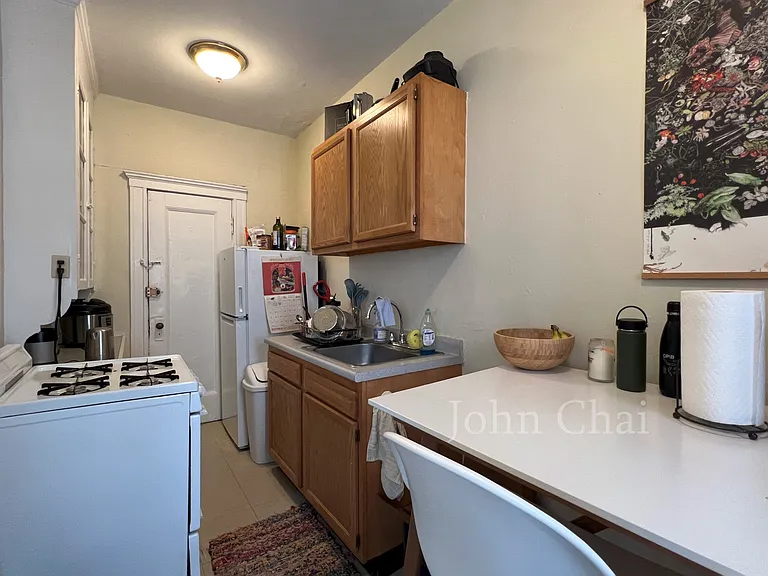 64 Woodstock Ave #14 — Photo 6