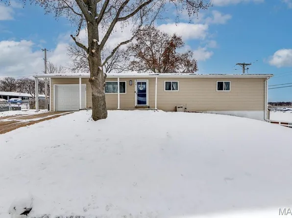 100 Toelle Dr, Saint Charles, MO 63304