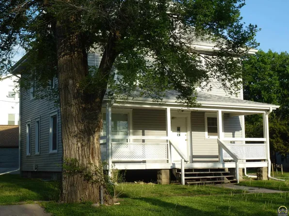 402 West St APT D, Emporia, KS 66801