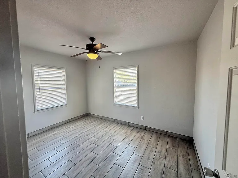 1501 S 6th Ave — Photo 17