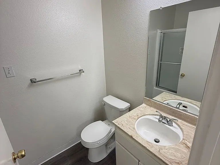 14543 Burbank Blvd — Photo 15