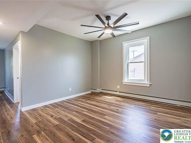 34 E Washington Ave — Photo 7