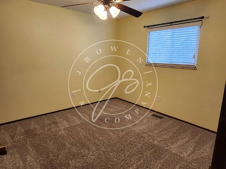 9450 Millcroft Rd — Photo 10