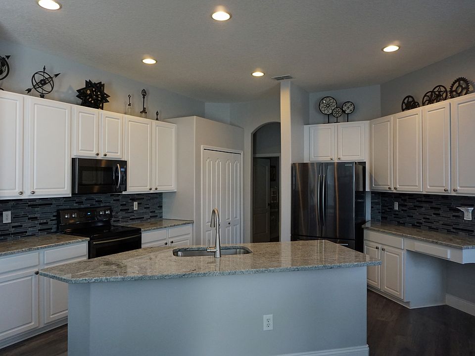 1st image of 5046 Balsam Dr