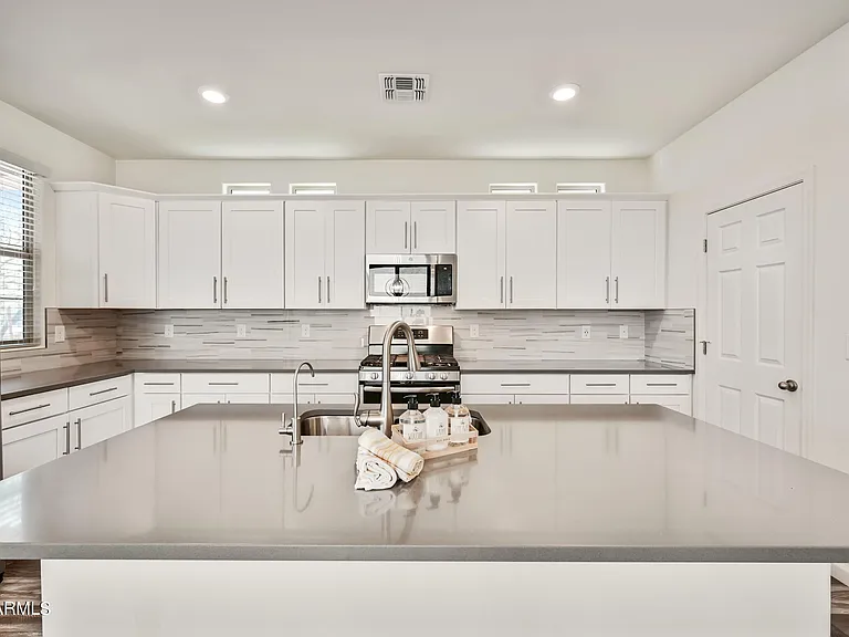 3659 E Dogwood Dr — Photo 8