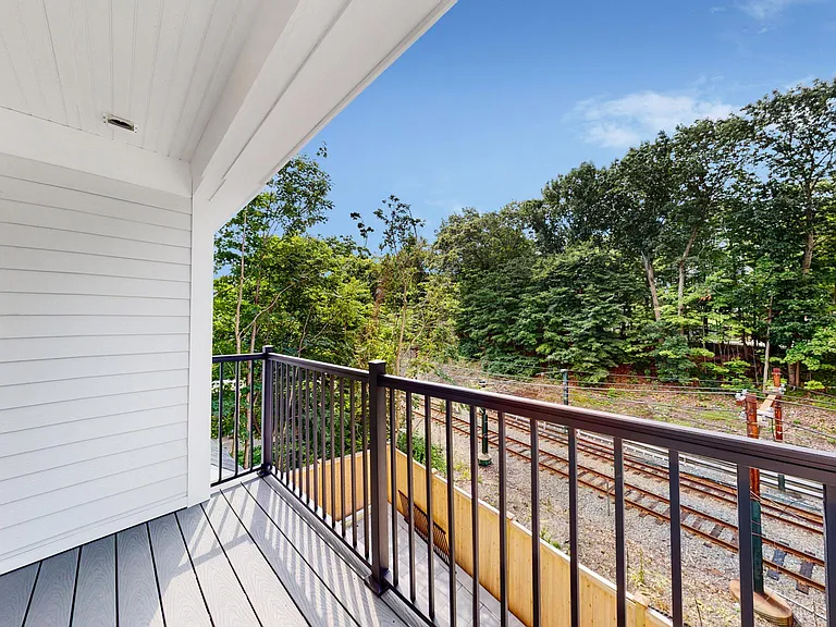 101 Sumner Rd — Photo 26