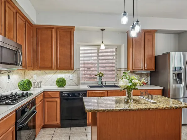 6510 Daisy Dr, Arlington, TX 76017