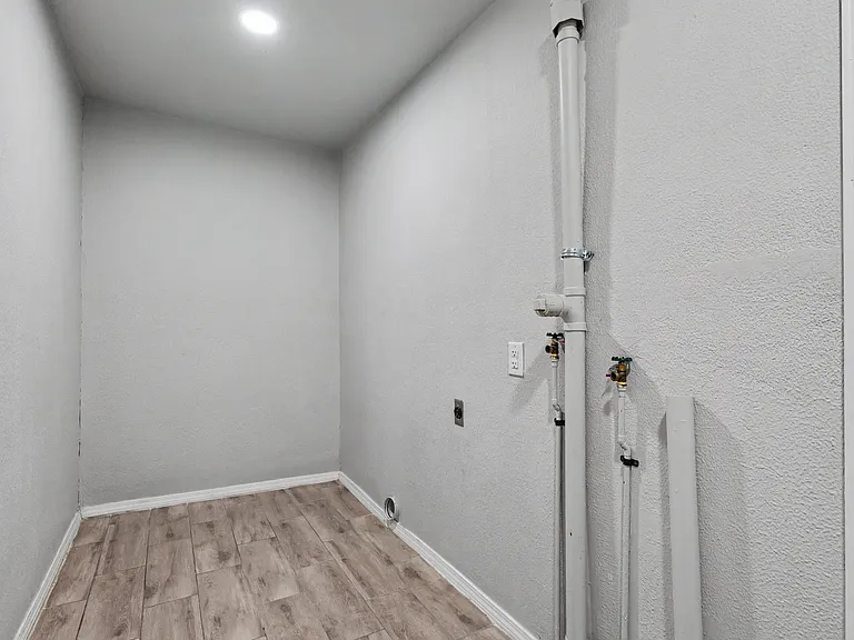 537 SW 46th St — Photo 17