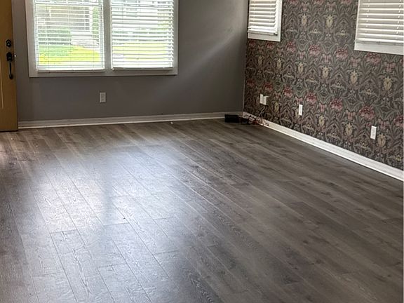 2nd image of 124 Melrose Cir