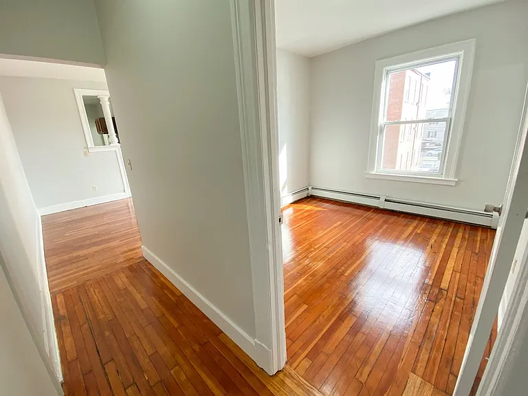 291 Buckingham St / Luca Investments LLC — Photo 49