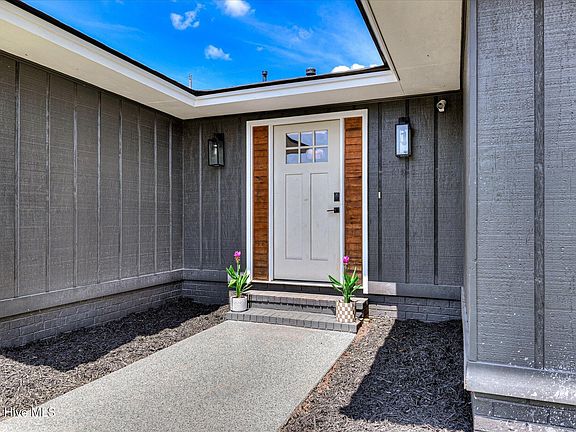 5th image of 131 Dresden Drive