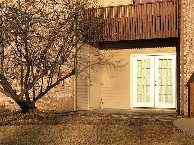 1st image of 2005 Waterfront Dr N APT B