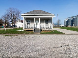 104 S Main St, Arrowsmith, IL 61722