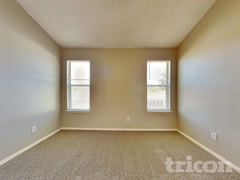 606 Radnor Ln — Photo 8