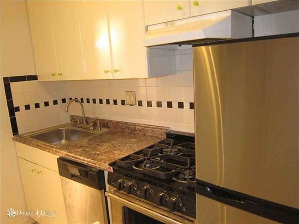2nd image of 322 W 101st St APT 1