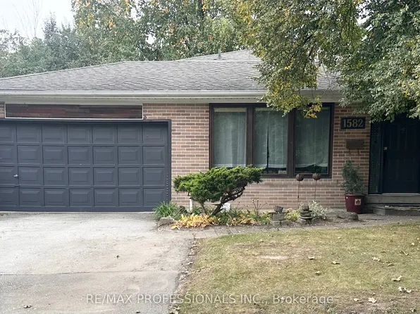 1582 Otterby Rd #Basement, Mississauga, ON L4X 1W7