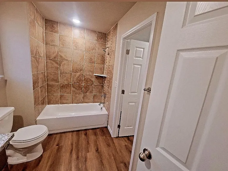 512 Raymond St #B — Photo 23