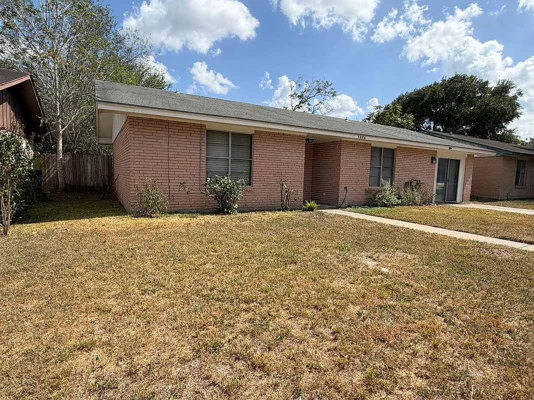 4 bed, 1.0 bath, 1403 sqft, $1,400 — Photo 2