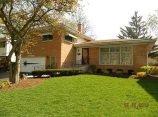 9 W Orchard Pl, Mount Prospect, IL 60056