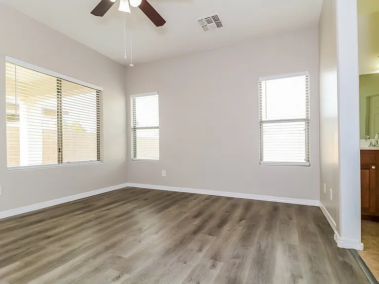 25826 W Pleasant Ln — Photo 9