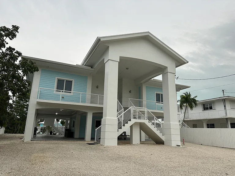 Shaw Dr — Photo 1