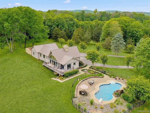 3rd image of 129 Clinton Corners Road