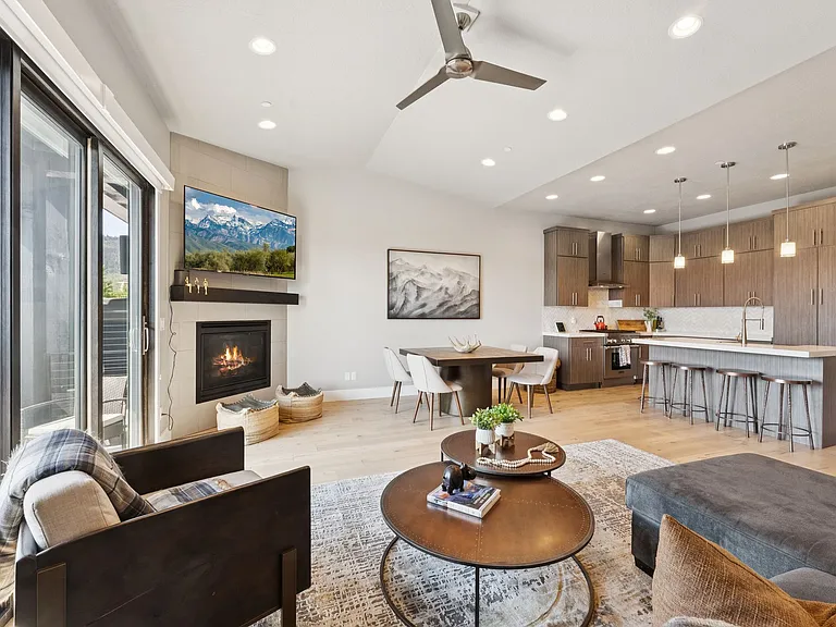 4313 Holly Frost Ct — Photo 3